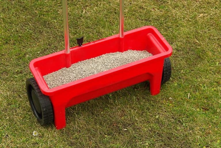 5 Best Drop Spreaders [2024 Reviews & Buyers Guide]