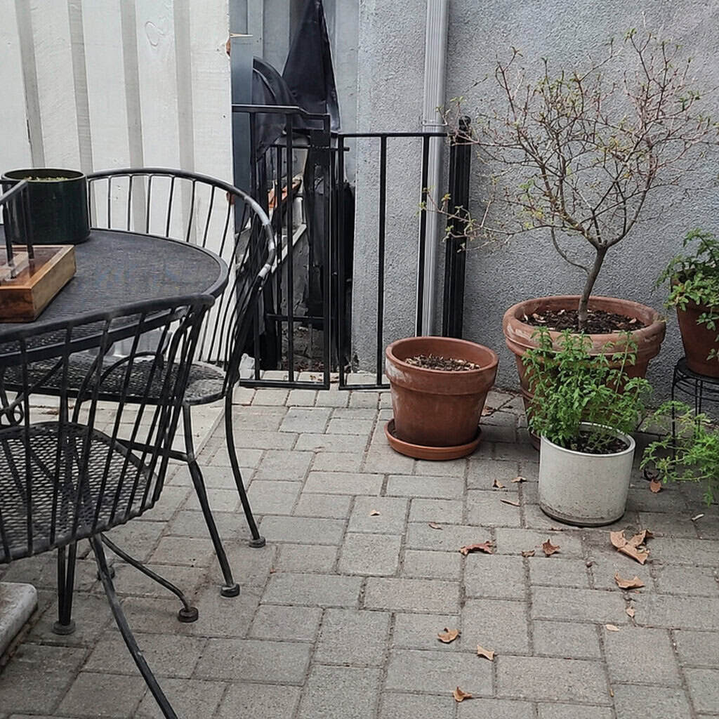 Mix a hodgepodge of hardscape materials